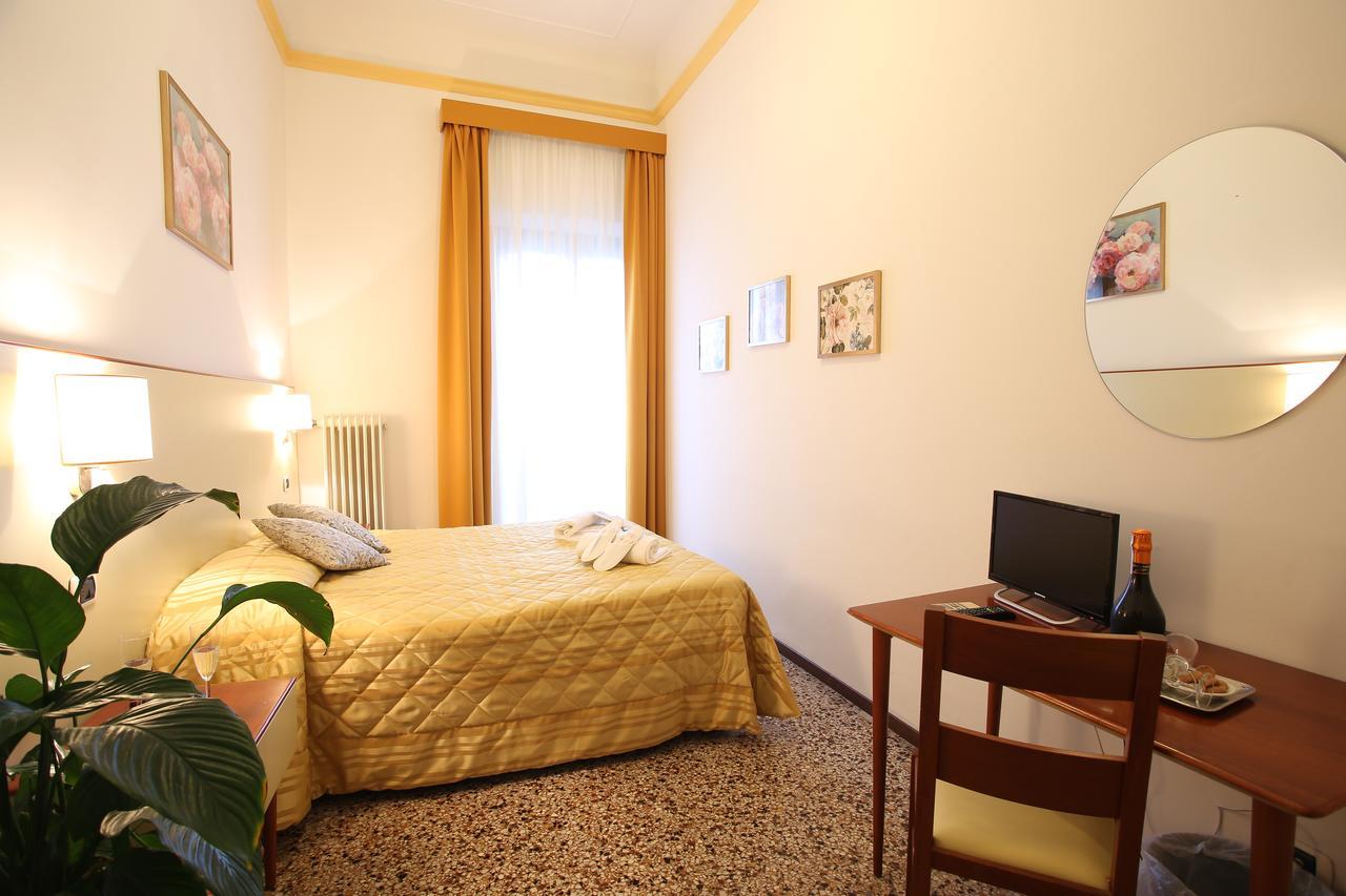 Hotel Casa Del Lago Floransa Dış mekan fotoğraf