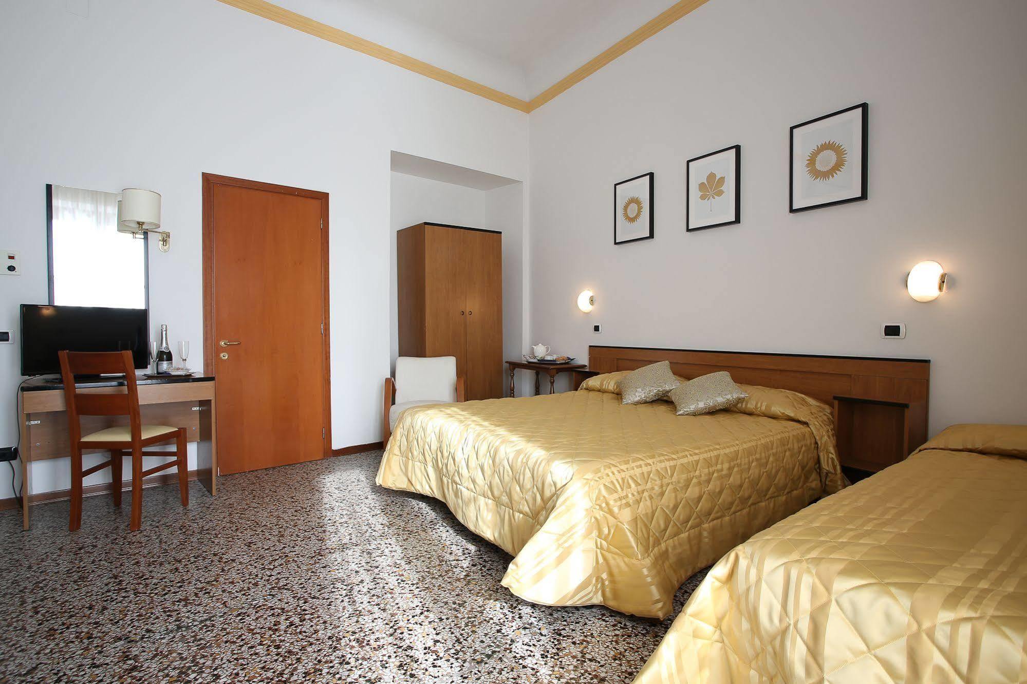 Hotel Casa Del Lago Floransa Dış mekan fotoğraf