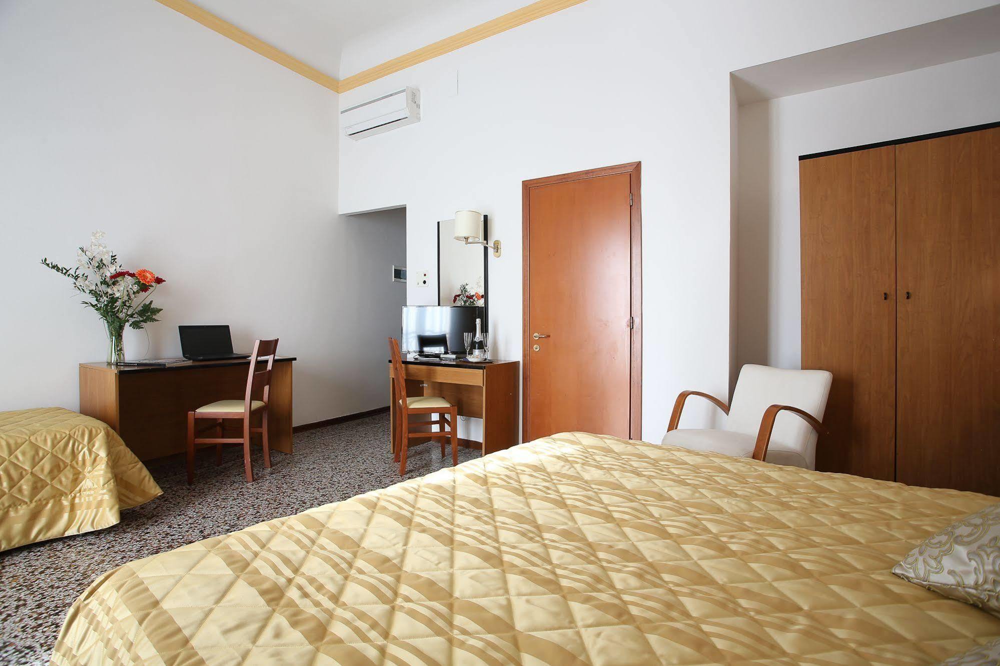 Hotel Casa Del Lago Floransa Dış mekan fotoğraf