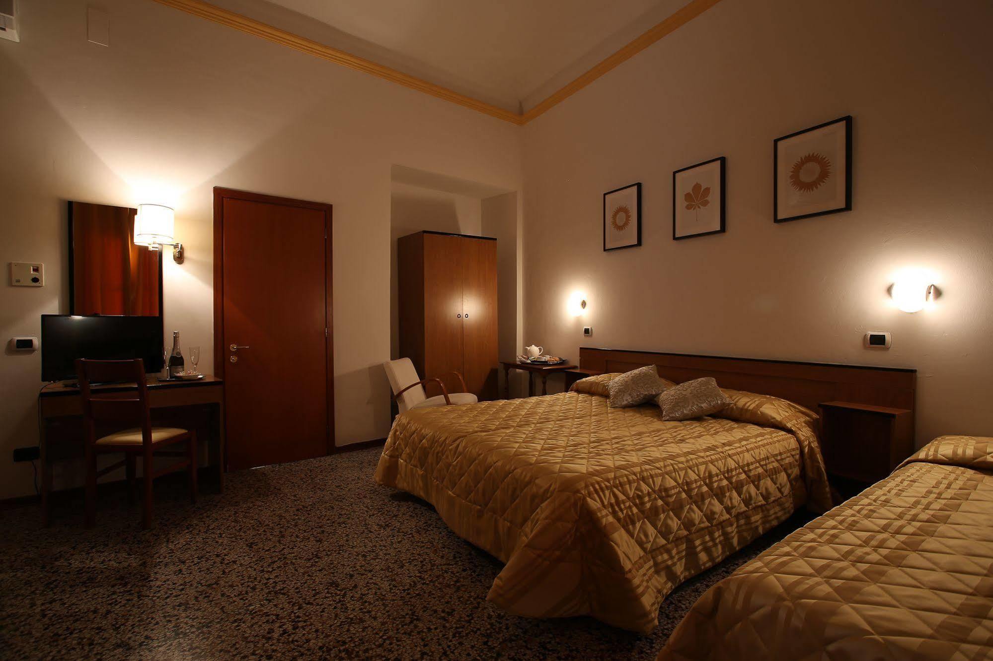 Hotel Casa Del Lago Floransa Dış mekan fotoğraf
